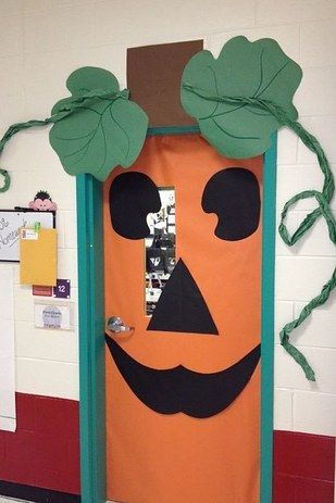 Fall Classroom Door, Classroom Door Decorating, Halloween Classroom Door, Halloween Classroom Decorations, Fall Classroom Decorations, School Door Decorations, Door Decorating Contest, Casa Halloween, Teacher Doors