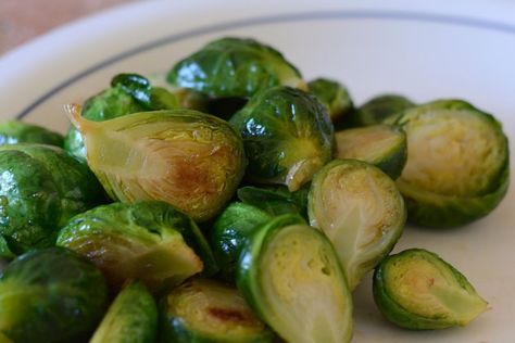 How to Reduce the Bitter Taste in Brussels Sprouts | Livestrong.com Boiled Brussel Sprouts, Cook Brussel Sprouts, Steamed Brussel Sprouts, Cooking Brussel Sprouts, Delicious Drink Recipes, Sprout Recipes, Brussels Sprouts Recipe, Veggie Side Dishes, Roasted Brussel Sprouts