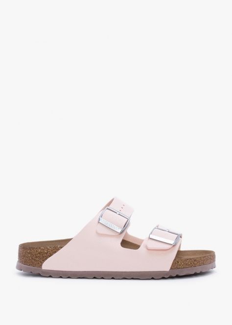 The popular ‘Arizona’ mules from Birkenstock have been given an update this Season. This classic staple Summer style is crafted from a premium vegan Birko-Flor upper with microfiber lining, cork foot-bed and EVA sole. An easy to wear slip on mule featuring two strap upper with buckle fastening. The foot-bed has been contoured to conform to the shape of your foot - with arch support and and extra layer of cushioning for optimum comfort. Signature Birkenstock branding is seen throughou Cute Shoes Sandals, Trendy Items 2024, Berkinstock Outfit, Dollette Shoes, Beach Wishlist, Beachy Shoes, Pink Birkenstocks, Girly Christmas Gifts, Summer Wishlist