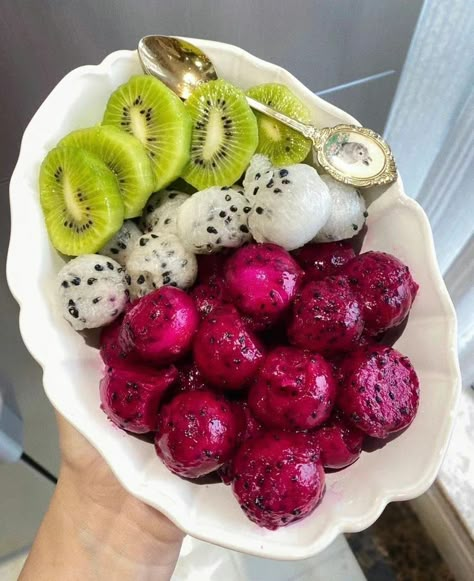 Healthy Food Motivation, Healthy Lifestyle Food, Homemade Snacks, White Dragon, Food Goals, Food Obsession, Cafe Food, Dragon Fruit, Healthy Snacks Recipes