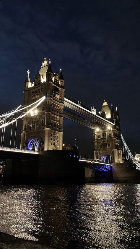 London Night Wallpaper, London Wallpaper Aesthetic, England Vacation, Photoshoot London, London Docklands, London Wallpaper, Aesthetic London, London Vibes, London Dreams