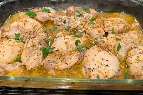 Easy Baked Greek Chicken Recipe Is an Explosion of Fresh Flavors | Poultry | 30Seconds Food Taco Bell Enchirito, Greek Goodness, Greek Chicken Recipe, Balsamic Chicken Thighs, Baked Greek Chicken, 30seconds Food, Baked Chicken Recipe, Ribeye Steak Recipes, Greek Foods