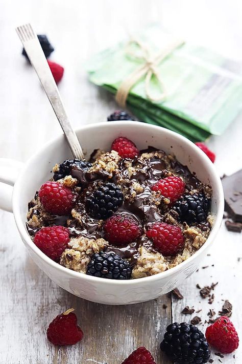 Choco-Berry Oatmeal | Creme De La Crumb Oats Porridge, Fruit Treats, Berry Oatmeal, Organic Breakfast, Breakfast Goodies, Sweet Fruit, Second Breakfast, Chocolate Oatmeal, Food Breakfast