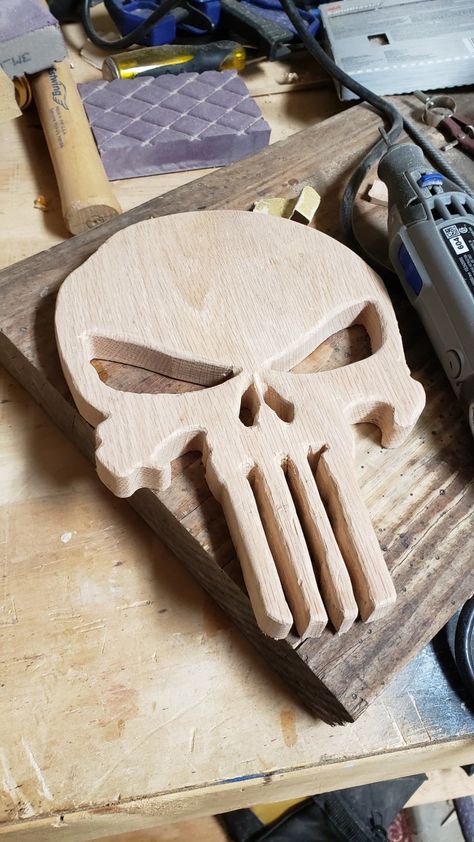 Skull Punisher, Wooden Skull, Bird Houses Ideas Diy, Punisher Skull, Tree Carving, Wood Shop Projects, Wood Burning Patterns, Flag Art, Skull Drawing