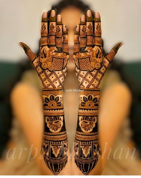 Dulhan Mehndi Back Side, Bridal Mehndi Designs Leg, Mehndi Design For Bride, Bridal Mehndi Designs Unique, Mehndi Designs Unique, Dark Sarcasm, Mehndi Book, Latest Mehndi Designs Wedding, Mehndi Ideas