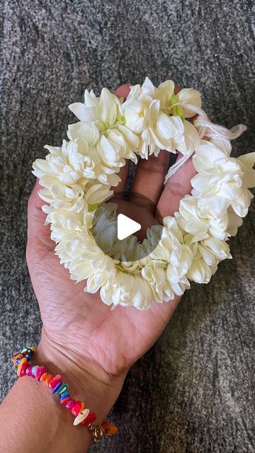 HAND MADE Craft on Instagram: "DIY hair gajra🤍Easy string method for beginners 
.
.
.
.
.
#content #contentcreator #hair #hacks #tutorial #jasmine #flower #trick #youtube #diy #explore #fyp" Hair Gajra, Flower Making Crafts, Flower Garland Diy, How To Make Garland, Garland Diy, Flower Tie, Jasmine Flower, Flower Garland, Youtube Instagram