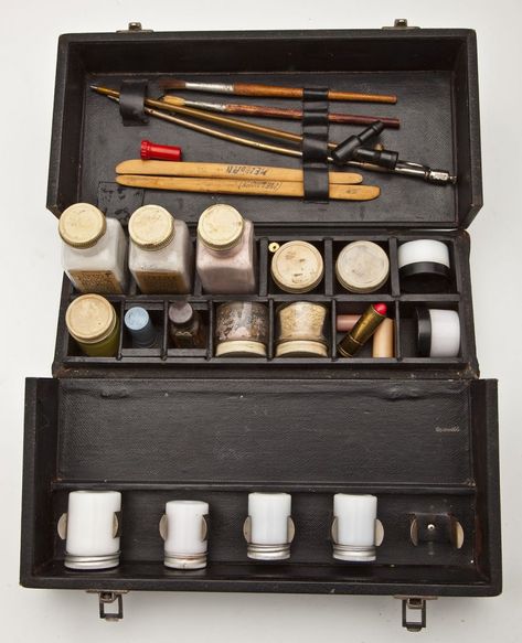 Vintage mortician makeup kit Mortuary Cosmetics, Mortician Makeup, Mortuary Makeup, Mortician Career, Mortician Aesthetic, Mortuary School, Mortuary Science, Vintage Medical, Post Mortem