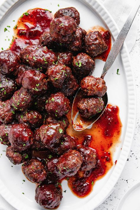 Cocktail Meatballs Grape Jelly Bbq, Crockpot Grape Jelly Meatballs, Meatballs Grape Jelly, Mincemeat Recipes, Jelly Meatball Recipe, Quick Beef Recipes, Jelly Meatballs, Best Crockpot, Grape Jelly Meatballs