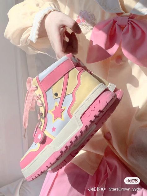 Preppy Shoes, Pretty Shoes Sneakers, Cute Shoes Heels, Kawaii Shoes, Cute Nike Shoes, Cute Sneakers, Fascinating Facts, Cute Nikes, Girly Shoes