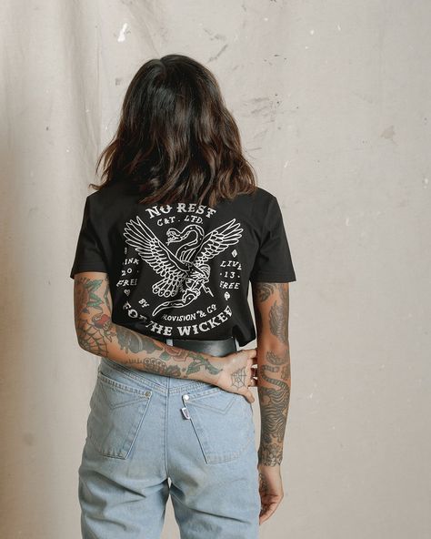 Traditional Tattoo Design, Tattoo T Shirts, Tee Shirt Designs, Women's T Shirts, Clothing Co, Looks Vintage, Apparel Design, Black T Shirt, Traditional Tattoo