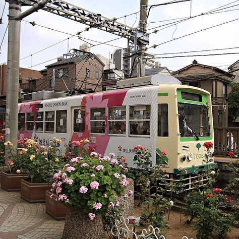 Shotting Photo, Japan Aesthetic, Aesthetic Japan, Japanese Aesthetic, Soju, Pretty Places, A Train, Aesthetic Photo, Studio Ghibli