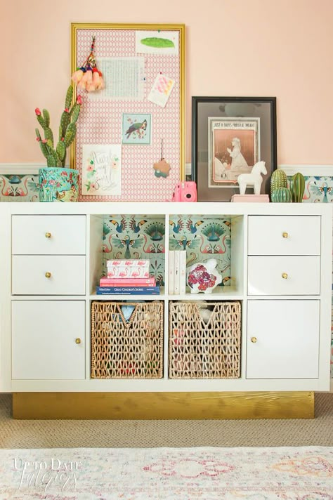 Boho Vintage Bedroom, Ikea Hack Bookcase, Kallax Ideas, Boho Vintage Decor, Vintage Girls Rooms, Girls Room Colors, Girls Bedroom Wallpaper, Girls Bedroom Makeover, Girl Room Inspiration