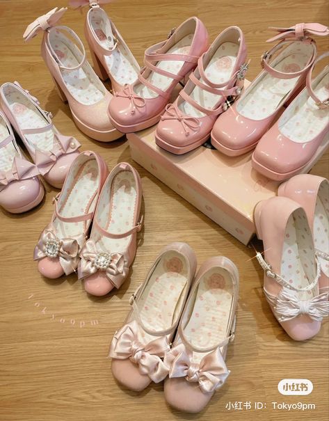 Kotak Bento, Dr Shoes, Kawaii Shoes, Aesthetic Coquette, Pink Girly Things, Girly Shoes, Aesthetic Shoes, Croquettes, Pink Shoes