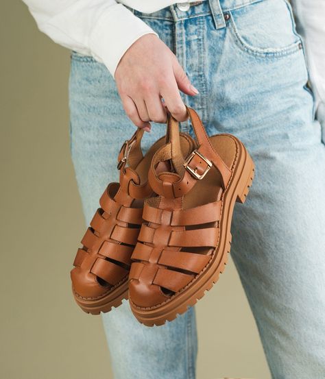 Casual Brown Sandals With Chunky Platform, Retro Brown Leather Sandals, Vintage Brown Sandals With Leather Sole, Brown Vintage Sandals With Leather Sole, Brown Leather Chunky Platform Sandals, Granola Girl Outfits, Uni Fashion, Cinderella Shoes, Sandals Outfit