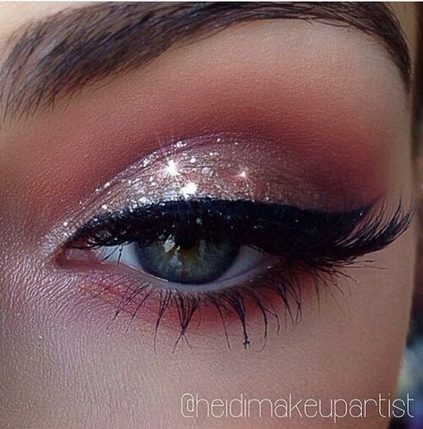 ♥Glitter♥ Glitter Eye Shadow, Glitter Eye Makeup, Glitter Eye, Beauty Make-up, Glitter Eyes, Glitter Eyeshadow, Makeup Goals, Makati, Eye Make