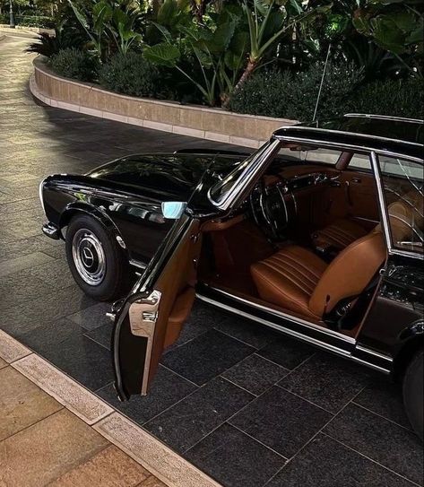 2024 Inspiration, Old Vintage Cars, Chic Vibes, Dream Journal, Classy Cars, Pretty Cars, My Dream Car, Future Car, Cute Cars