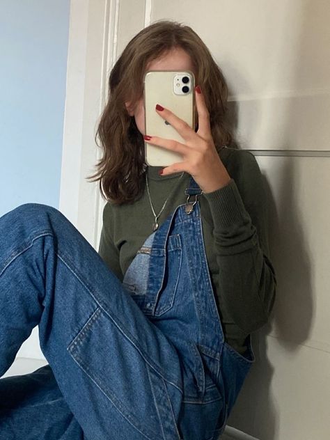 Denim Overalls Outfit, Blue Denim Overalls, Turtleneck Outfit, Green Turtleneck, Overall Outfit, Overalls Outfit, Downtown Outfits, Downtown Girl, Winter Fits