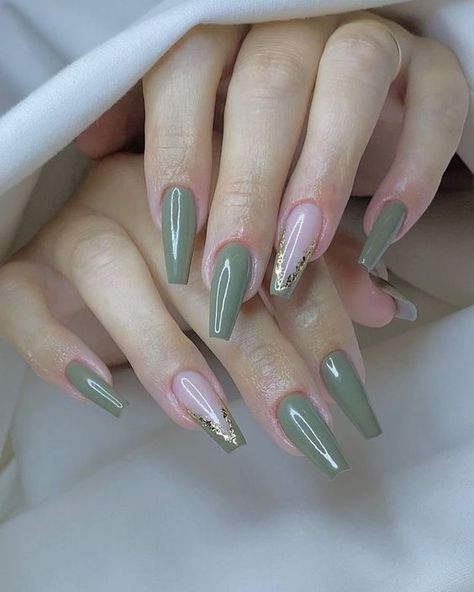 One Nail Design, Mint Green Nail Designs, Bold Nail Colors, Glitter Gradient Nails, Mint Green Nails, Artistic Nails, Almond Nail Art, Black Nails With Glitter, Emerald Nails