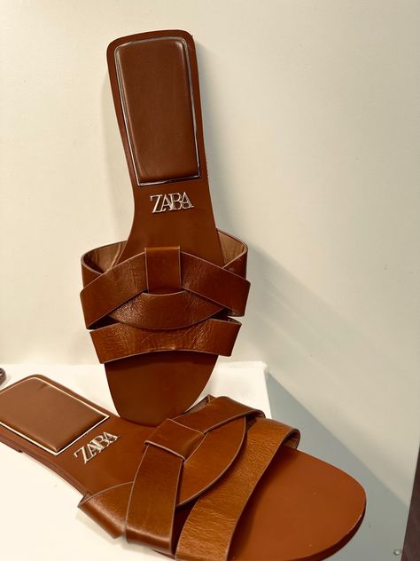 #musthaves #zara #zaraoutfit #zarahaul #zarafootwear #flats #comfort #summerstyle #summervibes #summer #brown #brownfit Zara Haul, Summer Brown, Zara Flats, Brown Fits, Zara Outfit, Summer Essential, Summer Essentials, Summer Fashion, Zara