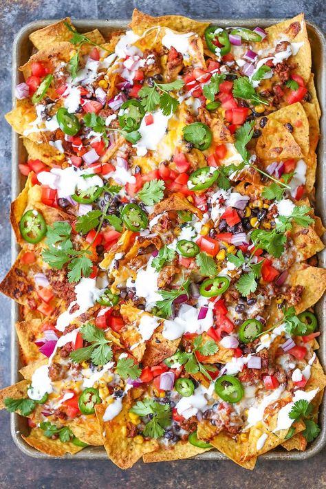 Nachos Loaded, Sheet Pan Nachos, Pan Nachos, Loaded Nachos, Quick Appetizers, Nachos Recipe, Pan Recipes, Sheet Pan Dinners, Sheet Pan Recipes