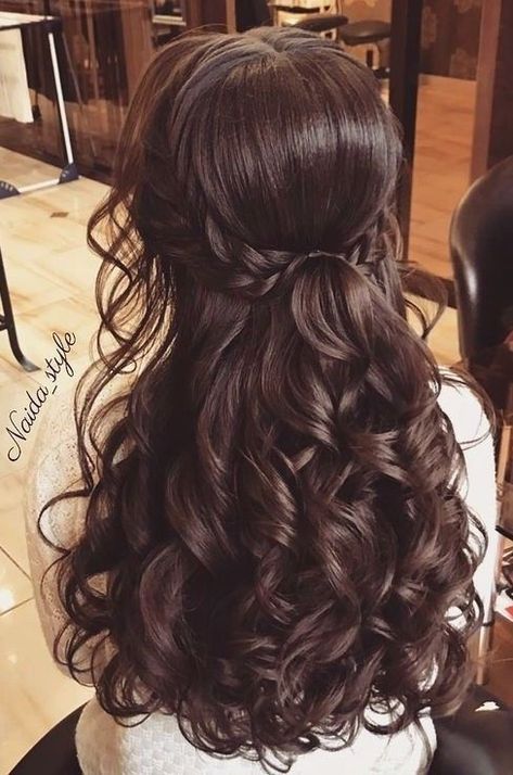 Medium Hair Quinceanera Hairstyles, Hairstyles For Bautizo, Birthday Hairstyles Sweet 16, Hair Styles For A Quinceanera Guest, Quinceanera Short Hairstyles, Updo Quinceanera Hairstyles, Quince Dama Hairstyles, Sweet Sixteen Hairstyles, Hair Styles For Quinceañera