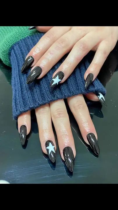 Black Nails With Design Ideas Almond, Alternative Nails Designs, Nail Design Star, Simple Anime Nails, Nail Nail Designs, Nails Star, Stars Nails, Black Almond Nails, Star Nail Designs