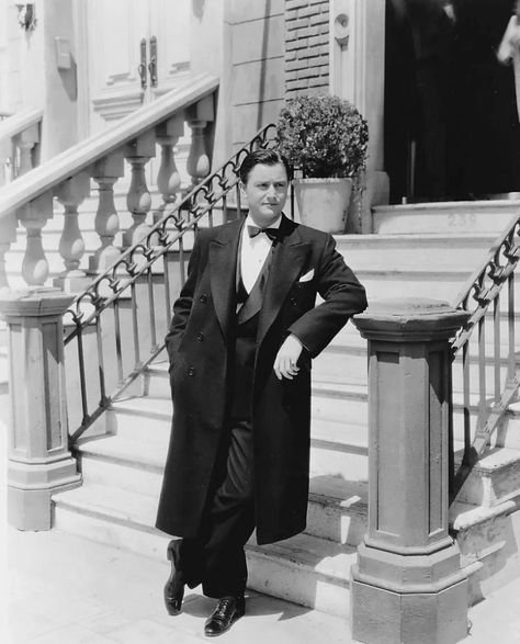 Robert Young, Men Stylish Dress, Vintage Mens Fashion, Poses References, White Tie, Vintage Clothes, Vintage Pictures, Hollywood Stars, Vintage Images