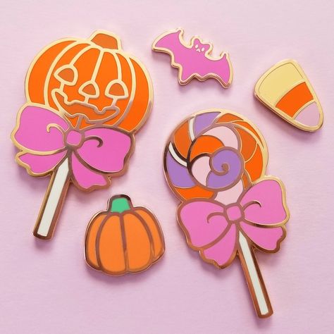 Halloween Enamel Pins, Punk Wizard, Spooky Candy, Groovy Halloween, Halloween Pins, Super Kawaii, Halloween Vibes, Kawaii Halloween, Needle Minders