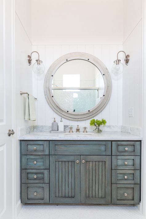 Coastal Style {Happy Independence Day!} - The Inspired Room Nautical Bathroom Design Ideas, Beach Style Bathroom, Beach House Bathroom, House Of Turquoise, Bad Inspiration, Nautical Bathrooms, Coastal Bathrooms, Beach Cottage Style, Bathroom Redo