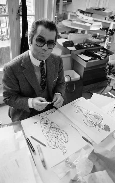 Karl Lagerfeld: The life of a design icon in pictures - BBC News Karl Lagerfeld Photography, Jean Patou, Design Assistant, Digital Publication, Chloe Sevigny, Paris Look, German Fashion, Hedi Slimane, Phoebe Philo