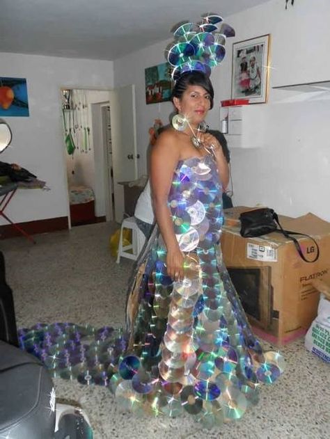 "I knew hoarding all those AOL trial CDs from the '90s would come in handy someday! Now, to find my date...he has a tux made of floppy disks!" (via NoWayGirl) Weird Dresses, Ugly Prom Dress, Worst Wedding Dress, Ugly Dresses, Recycling Crafts, Crazy Dresses, Recycled Dress, Old Cds, Fashion Fail