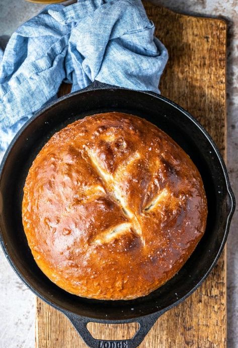 Skillet Bread Recipe Cast Iron Bread Recipes, Cast Iron Bread, Skillet Bread, Dutch Oven Bread, Iron Skillet Recipes, Homemade Bread Easy, Artisan Bread Recipes, Appetizers Easy Finger Food, Baked Bread