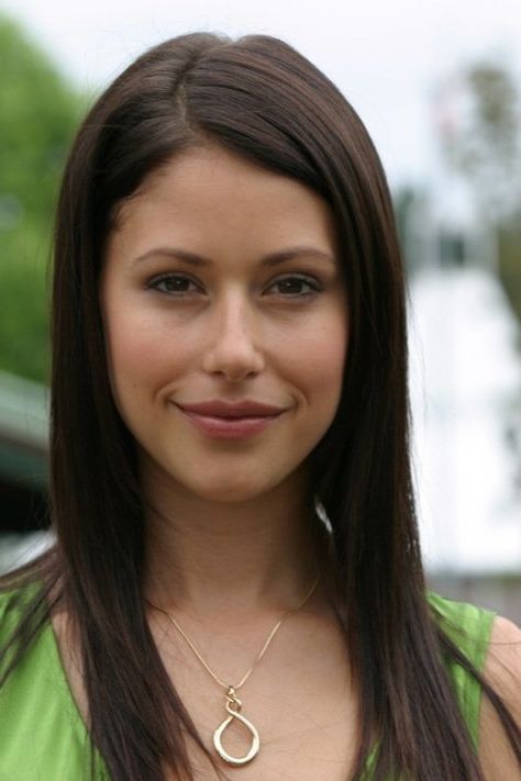 Amanda Crew in The Break-Up Artist (2009) Judas Kiss, Amanda Crew, Handsome Women, True Autumn, Celebrity Faces, Portrait Reference, Break Up, Beautiful Hairstyles, Ruby