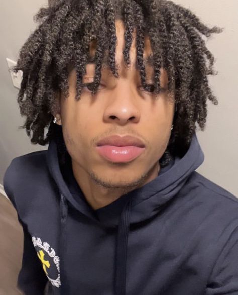 Twist Hair Men, Two Strand Twist Hairstyles, Mens Twists Hairstyles, Waves Hairstyle Men, Short Hair Twist Styles, Hair Twists Black, Dreadlock Hairstyles For Men, Light Skin Men, Cute Box Braids Hairstyles