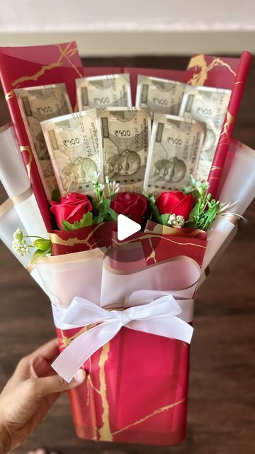 Cash Packing Ideas, Currency Decoration Ideas, Currency Packing For Wedding, Money Packing Ideas For Wedding, Currency Bouquet, Money Bouquet Ideas, Packing Idea, Shagun Envelopes, Handmade Rakhi Designs