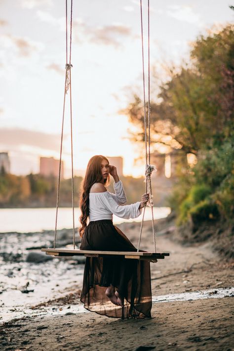 During the summer, I regularly used this trail along the Edmonton river valley for my dog walks and runs. After passing this one spot a few times, I finally noticed this swing but the river was too high and the swing was sitting on the top of the water! As September came around, the river got lower and it uncovered the cutest little area that I knew I had to take photos at! Swing Photoshoot Ideas, Swing Poses, Bali Swing, Senior Year Pictures, Girl Swinging, Lake Photoshoot, Nature Photoshoot, Solo Photo, Dog Walks