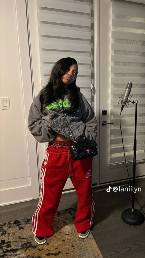 Red Track Pants Outfit, Red Sweatpants Outfit, Pretty Tomboy, Red Track Pants, Track Pants Outfit, Fly Outfit, Cute Lazy Day Outfits, Cute Lazy Outfits, Lazy Day Outfits