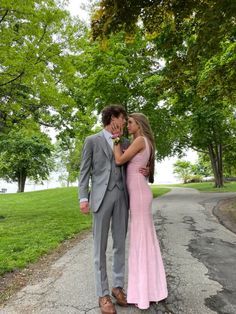 Match Prom Outfits, Prom Color Themes Couples, Pink Dress And Suit Couple, Pink Hoco Couple Outfits, Light Pink Prom Dress With Date, Pink And Grey Prom Couple, Fun Hoco Poses With Date, Hoco Colors For Couples, Light Pink Hoco Couple