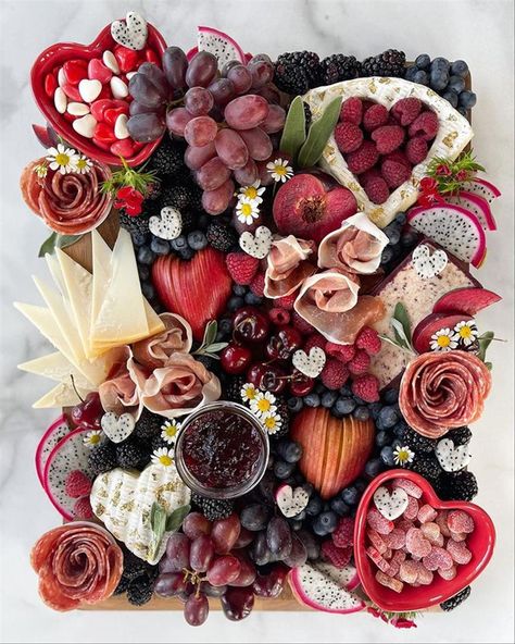 Valentine’s day Charcuterie Boards, Valentine's Day food ideas, Valentine's day cookies, Valentine's day decor ideas, holiday food ideas, sweet valentine's Day dessert #valentinesday #holidayfood Graze Tables, Graze Boards, Valentines Party Food, Grazing Food, Charcuterie Appetizers, Healthy Valentines, Charcuterie Board Ideas, Love To Love, Charcuterie Inspiration