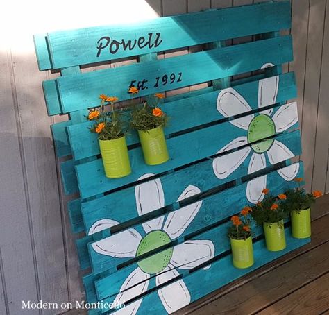 Pallet Decor, Wooden Pallet Projects, Pallet Garden, Pallets Garden, Pallet Crafts, Pallet Painting, Old Pallets, Diy Deck, Country Crafts