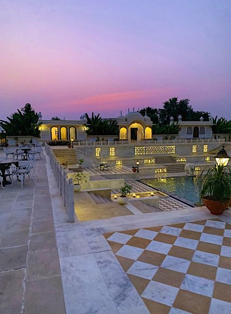 Rajasthani Palace Interior, Rajasthan Wedding Aesthetic, Royal Rajasthani Aesthetic, Mughal Royal Aesthetic, Rajasthani Haveli Design, Haveli Design Houses Rajasthan, Rajasthani Mahal, Rajasthani House Design, Rajasthani Restaurant