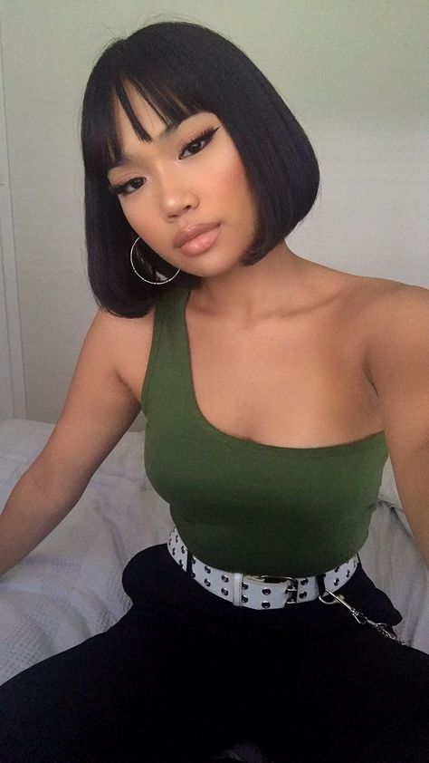 Outfit With Bob Hairstyle, Short Hair W Bangs Hairstyles, Short Hair With Edges, Hair Styles Short Hair Women, Black Bob With Bangs, Black Bob Haircut, Sunkissed Hair Brunette, Hair And Skin Vitamins, Best Hairstyles For Women