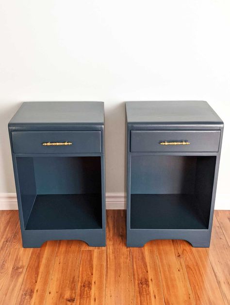 Duo of navy blue bedside's transformation. #furniture #furniturepaint #diyhomedecor #refinishedfurniture #restore #navyblue #hgtv Transformation Furniture, Refinishing Furniture, Bedside Table, Painted Furniture, Diy Home Decor, Furniture Design, Navy Blue, Navy, Furniture