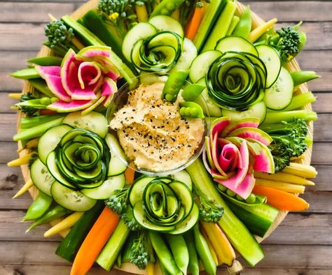 Decorative Veggie Platters, Unique Veggie Tray Ideas, Decorative Veggie Tray, Flower Vegetable Tray, Music Note Charcuterie Board, Fancy Vegetable Tray, Shark Veggie Tray, Succulent Charcuterie Board, Flower Veggie Tray Ideas