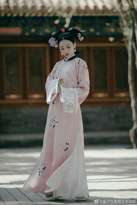 Turandot Opera, Chinese Jewerly, Qing Dynasty Fashion, Dynasty Fashion, Qing Dynasty Clothing, Ancient Asia, Asian Clothes, Chinese Traditional Costume, Ancient Chinese Clothing