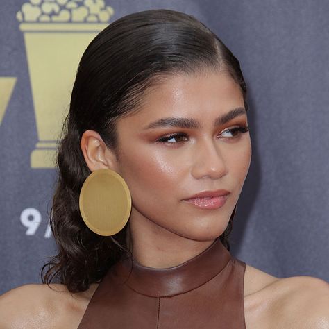 Zendaya Face, Hairstyles Zendaya, Zendaya Hairstyles, Aesthetic Zendaya, Zendaya Aesthetic, Zendaya Makeup, Zendaya Hair, Tips And Trick, Naturally Curly Hair