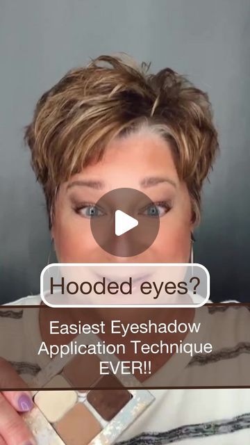 Cindy Willour Beauty on Instagram: "This is my FAVORITE and EASIEST way to apply multiple eyeshadow shades to my hooded eyes.

You can do this - I know you can.

Comment 🤎 below for a link to these shades and the brush that I used. 

#simpleeyeshadowlook #eyeshadowmadeeasy #hoodedeyestutorial #over60eyeshadow #eyeshadowover50 #beautifuleyemakeup #emptynesterlifestyle #simplifyinglife" One Eyeshadow Look Hooded Eyes, Eye Shadowing Tutorial For Hooded Eyes, How To Apply Eyeshadow For Hooded Eyes, Eyeshadow Over 50, How To Put Eyeshadow, Best Eyeshadow Pallets, Easy Eyeshadow Looks, Hooded Eyes Eyeshadow, Simple Eyeshadow Looks