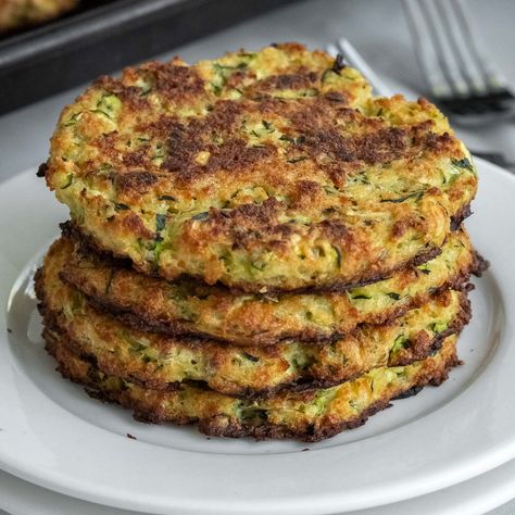 The Best Crispy Baked Zucchini Cakes Clean Challenge, To Simply Inspire, Zucchini Cakes, Baked Zucchini Fritters, Crispy Zucchini, Zucchini Cakes Recipe, Zucchini Patties, Zucchini Fritters Recipe, Zucchini Pancakes