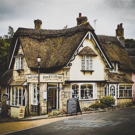 Pretty Cottage, Storybook Cottage, English Village, Cottage Cabin, Thatched Cottage, Dream Cottage, British Countryside, Thatched Roof, English House