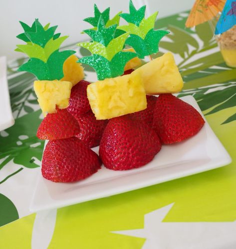 Luau Snacks, Luau Crafts, Kids Luau Parties, Pineapple Snack, Kids Luau, Luau Ideas, Luau Food, Luau Decorations, Diy Pineapple